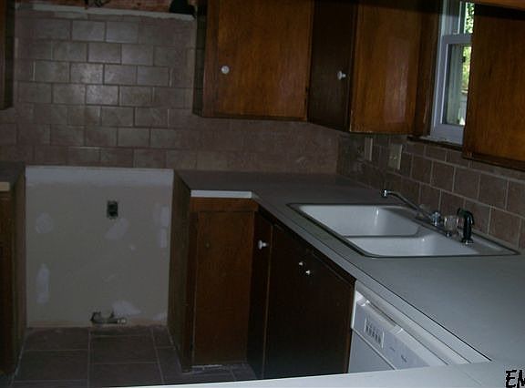 4th image of 2022 E Pine Ave