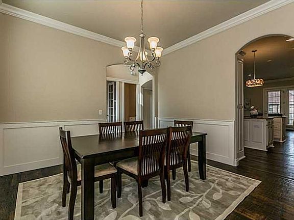 3rd image of 431 Trailwood Cir