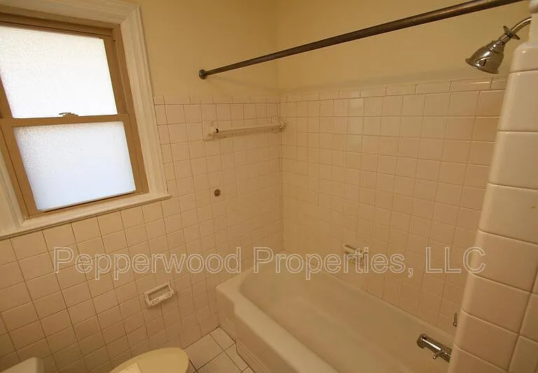 327 N Park Dr — Photo 9