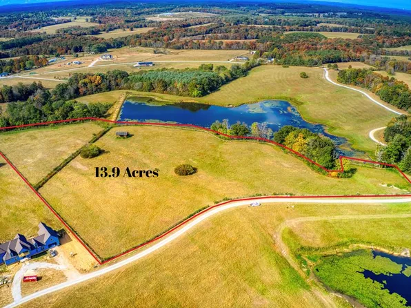 Na Equestrian Rdg, Spencer, TN 38585