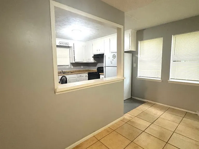 487 N Bluff Rd — Photo 3