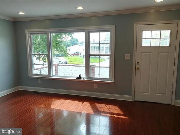 3rd image of 1111 Cedarcliff Dr