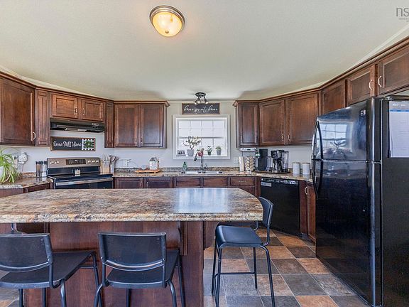 4th image of 18 Chisholm Rd