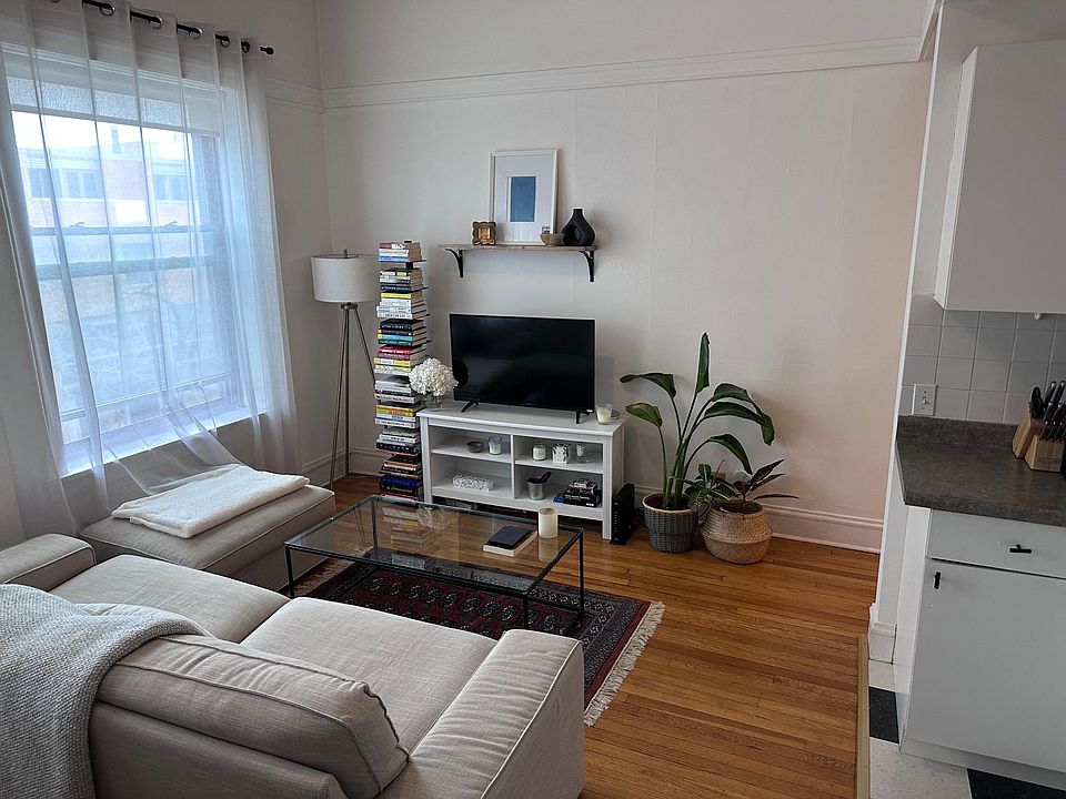 1st image of 1647 N Wells St #3L