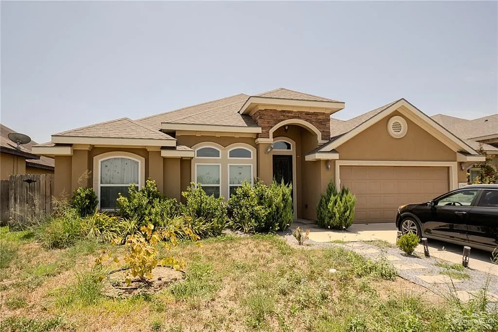 3 bed, 2.0 bath, 2159 sqft, $2,200 — Photo 3