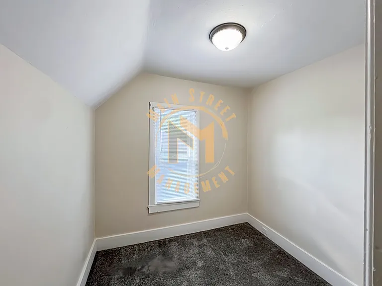 424 Dixon St — Photo 5