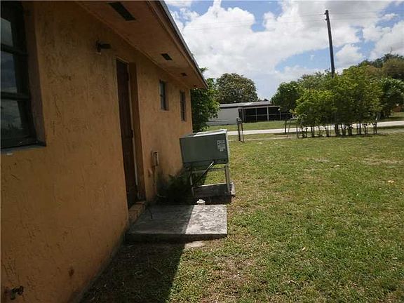 3rd image of 731 NW 171st St