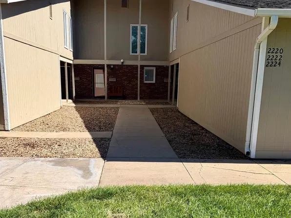2224 Dover Dr, Hutchinson, KS 67502