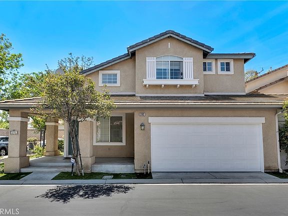 2nd image of 292 Edgemire Ln