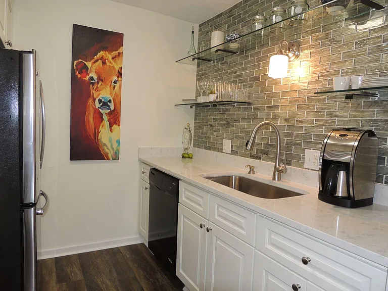 325 Laurens St SW #D7 — Photo 8