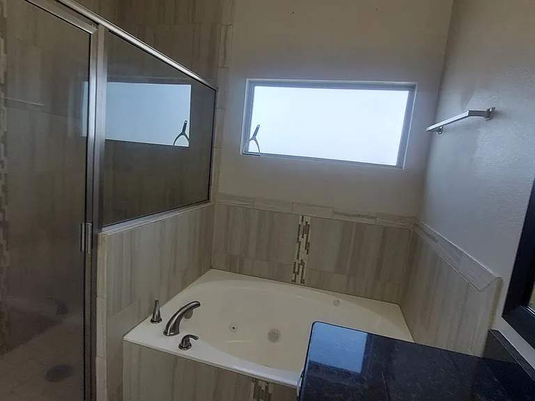 800 Caterick St — Photo 37