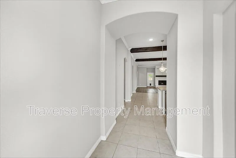 3 bed, 2.0 bath, 2000 sqft, $2,395 — Photo 4