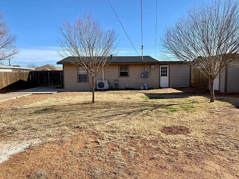 3906 Cedar Spring Dr — Photo 13
