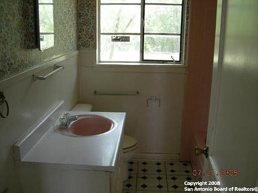 5th image of 1010 POINSETTIA ST