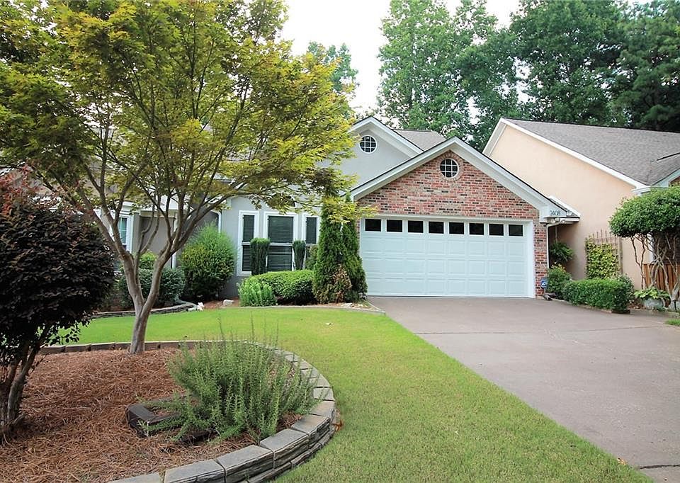1st image of 2408 Oakwood Way SE