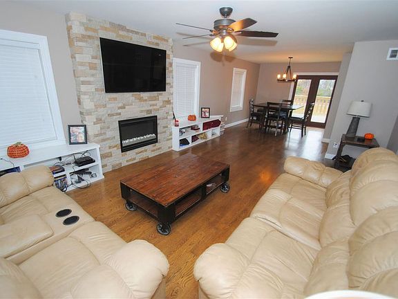 4th image of 7051 Curtis Ave