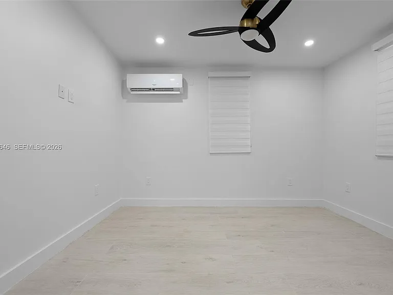 129 SW 9th Ave #3 — Photo 6