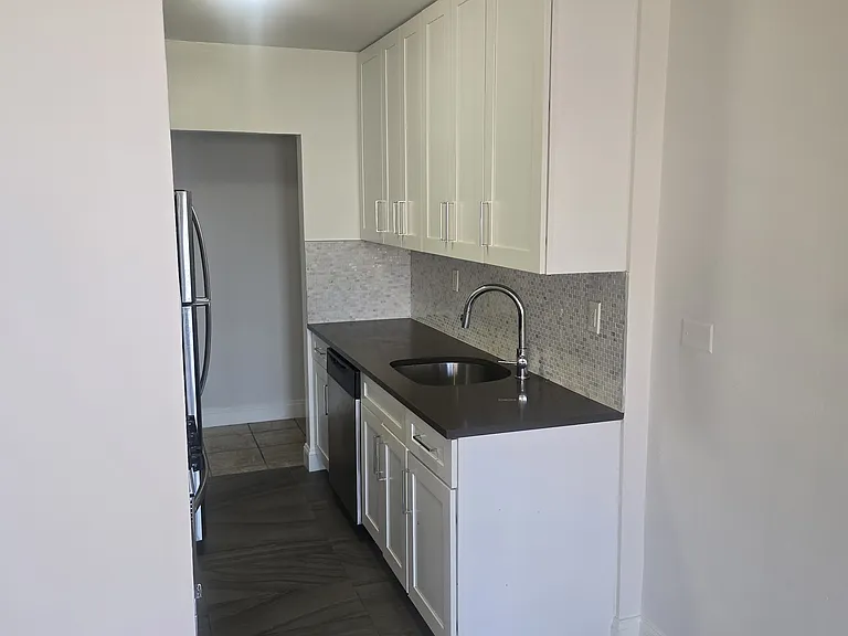 2940 Ocean Pkwy #14D — Photo 5