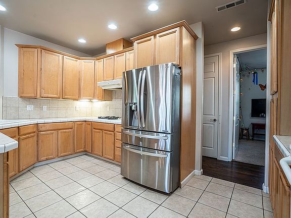 4th image of 3290 Country Club Dr
