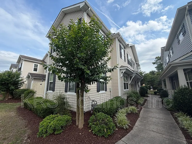 3 bed, 2.5 bath, 1870 sqft, $2,800 — Photo 1