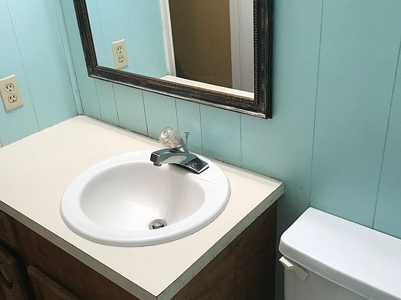3rd image of 702 W 10th Ave