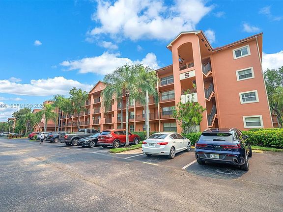 4th image of 701 SW 142nd Ave APT 414S