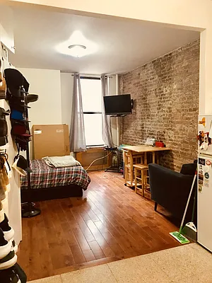 Rented by Real Broker NY LLC | media 21