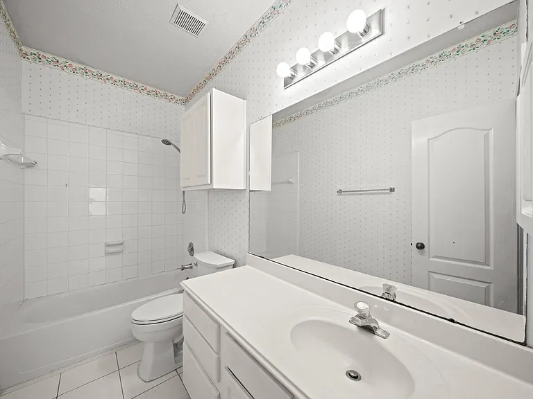 2415 Wyckchester Dr — Photo 9