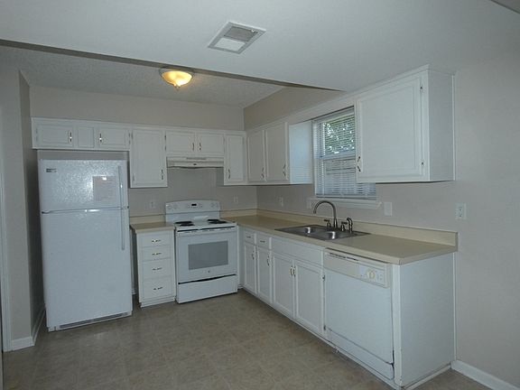5th image of 833 Spring Ct
