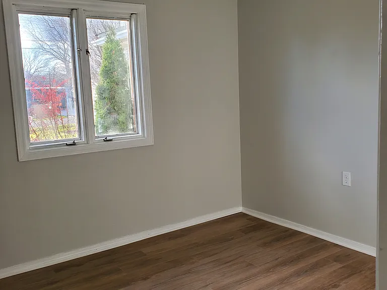 411 Sussex Dr — Photo 15
