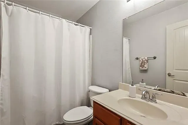 2026 Kingsbridge Dr — Photo 11