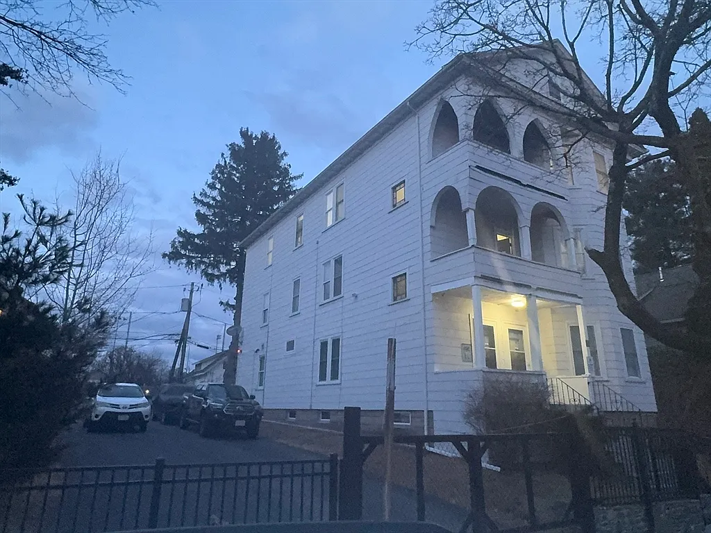 Building Photo - 63 Upsala St #3