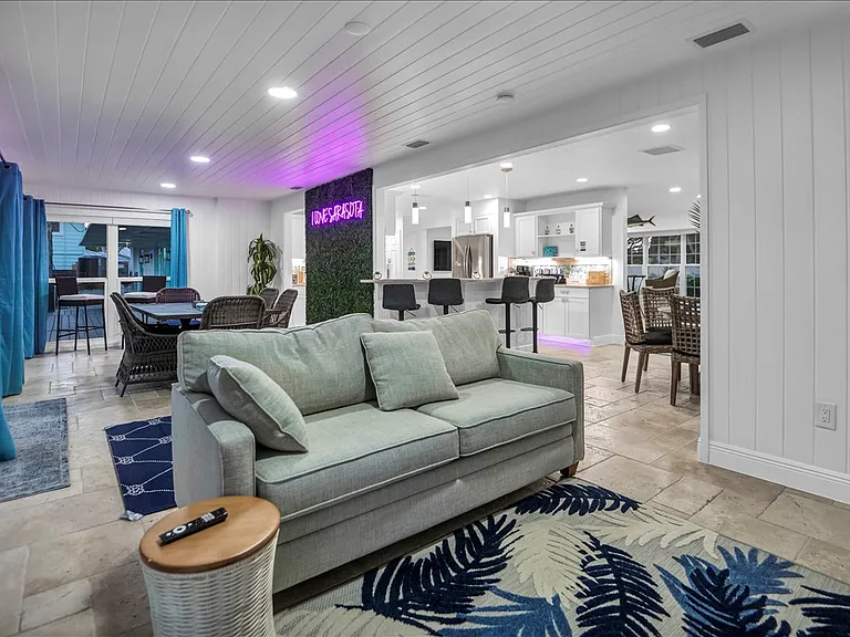 31 Lands End Ln — Photo 6