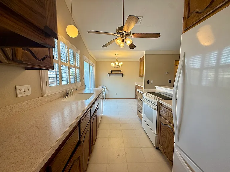2810 Miller Ct — Photo 10