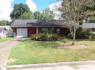 3370 Oakwood Ln, Beaumont, TX 77703