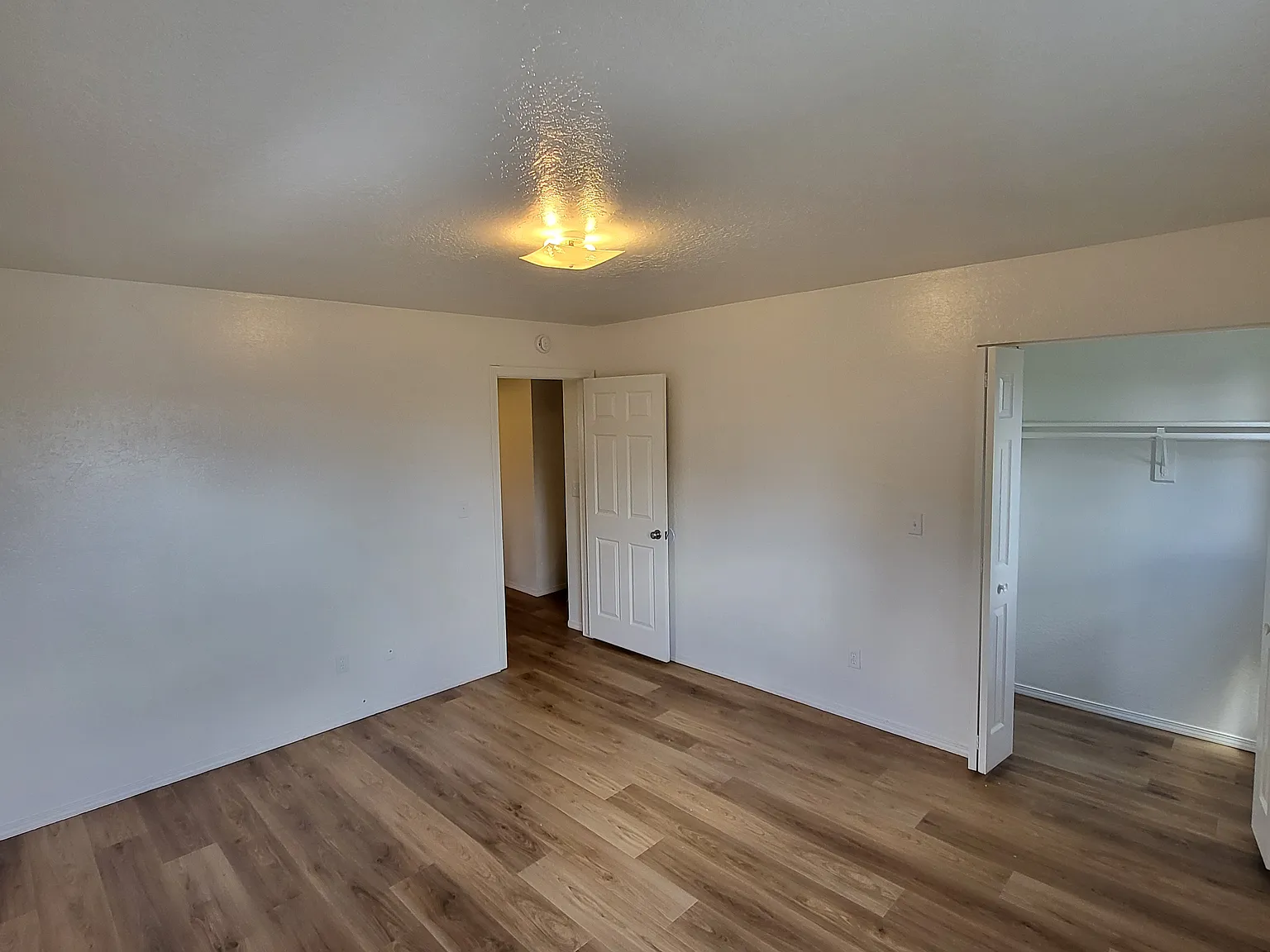 2 bed, 942 sqft, $1,900 — Photo 4