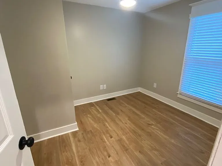 135 Lakeview Ave — Photo 6