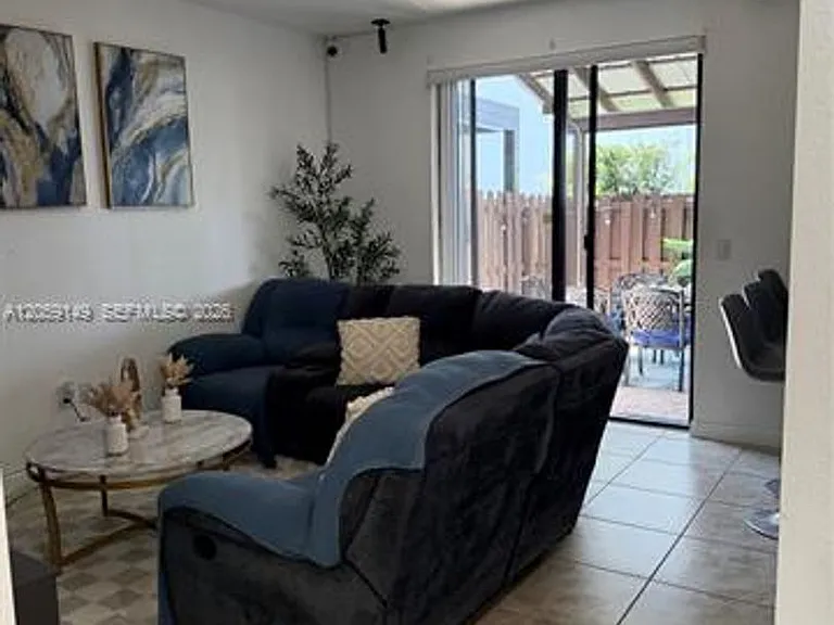 11302 NW 88th Ter #Townhouse 11302 — Photo 9