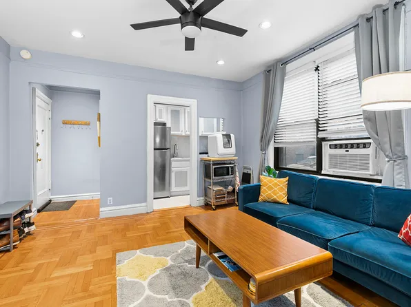 345 East 77th Street 3F image 2 of 5