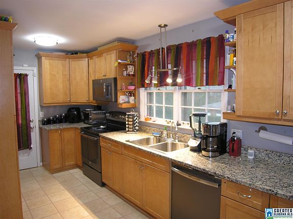 4th image of 916 Shades Glen Dr