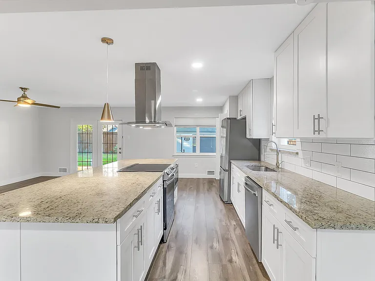 623 Greenleaf Dr — Photo 6