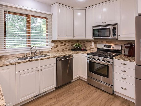5th image of 14120 Toledo Ct