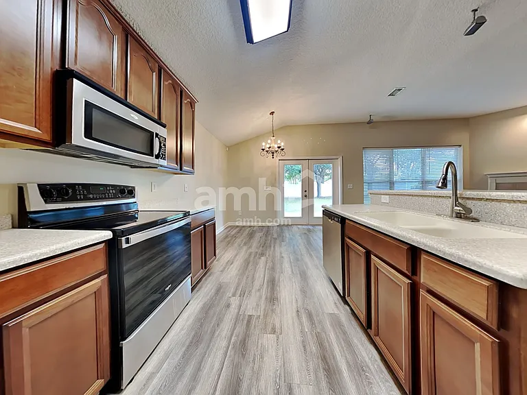 947 Silver Spring Ct — Photo 4