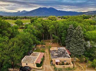 413 Martinez Ln, Taos, NM 87571