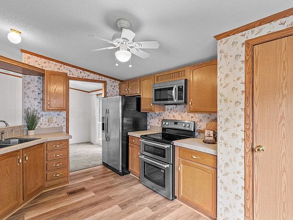 2nd image of 35 Oak Hill Drive