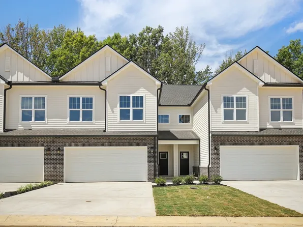 1048 Stagecoach Dr, White House, TN 37188