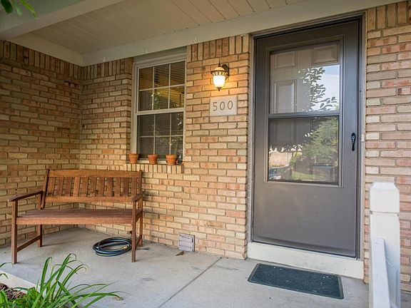 2nd image of 500 E Foxtrail Cres