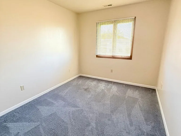 Thompson Apartments — Photo 10