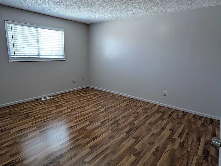 3107 Scott Dr — Photo 6