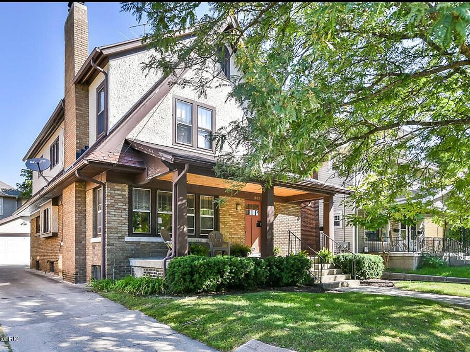 1st image of 1621 Wealthy St SE #1